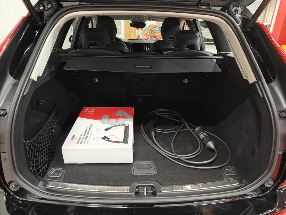 VOLVO XC60 2023