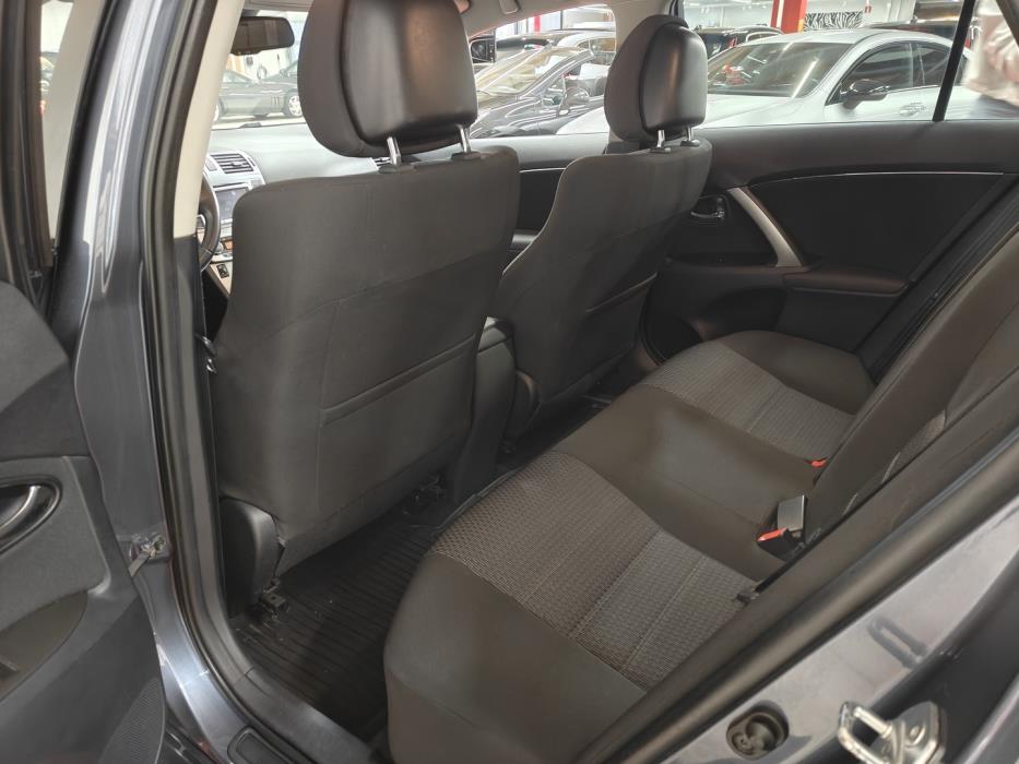 TOYOTA Avensis 2013