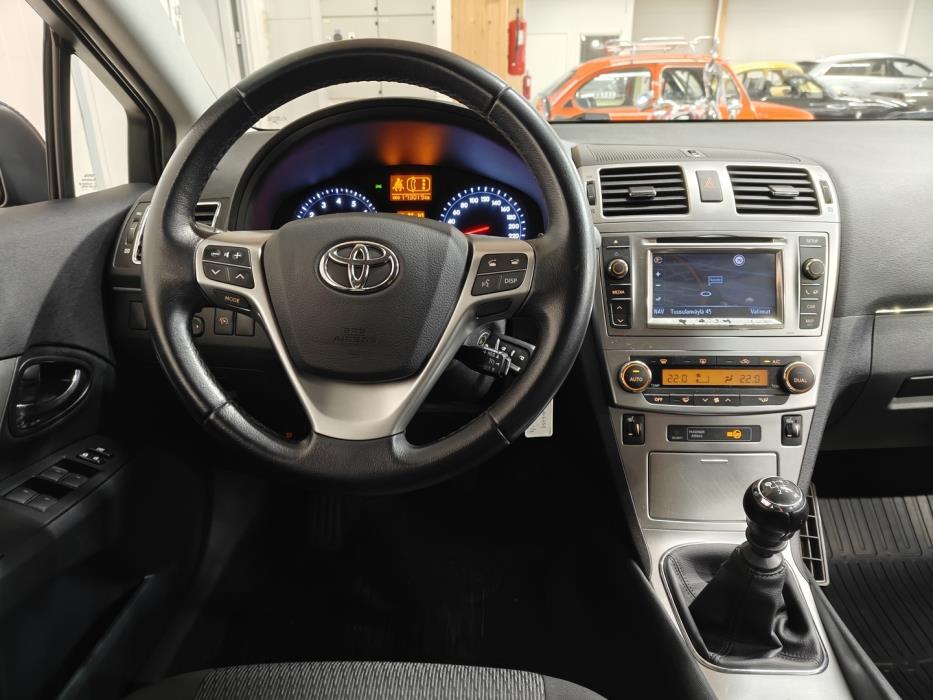 TOYOTA Avensis 2013