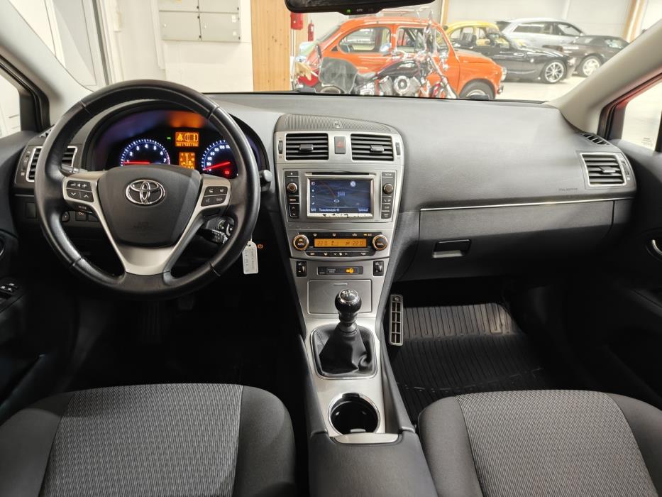 TOYOTA Avensis 2013
