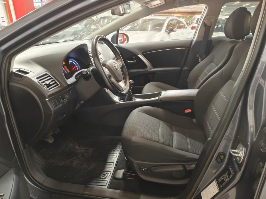 TOYOTA Avensis 2013