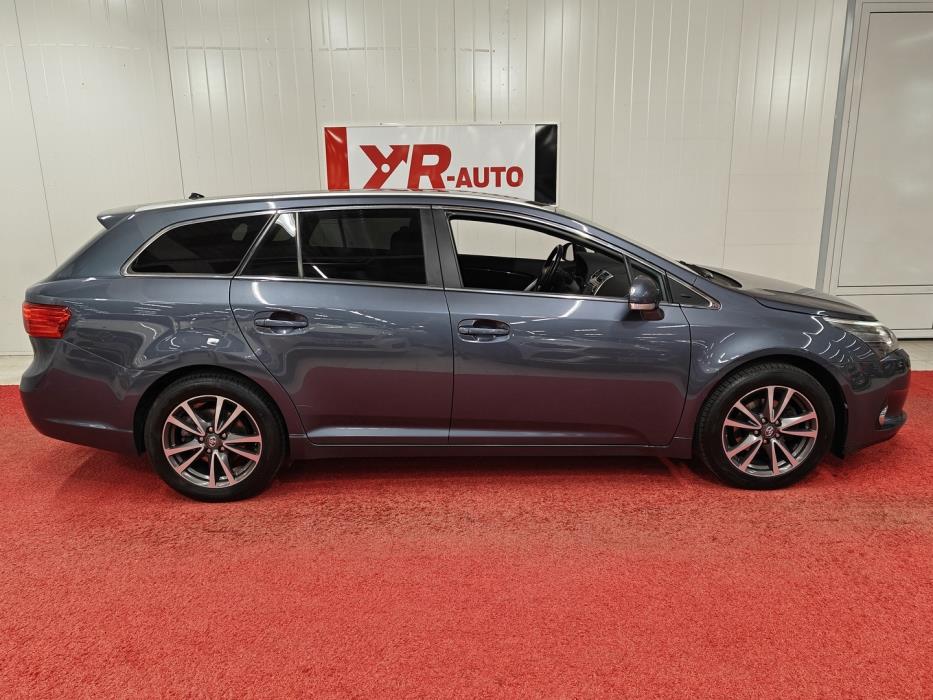 TOYOTA Avensis 2013