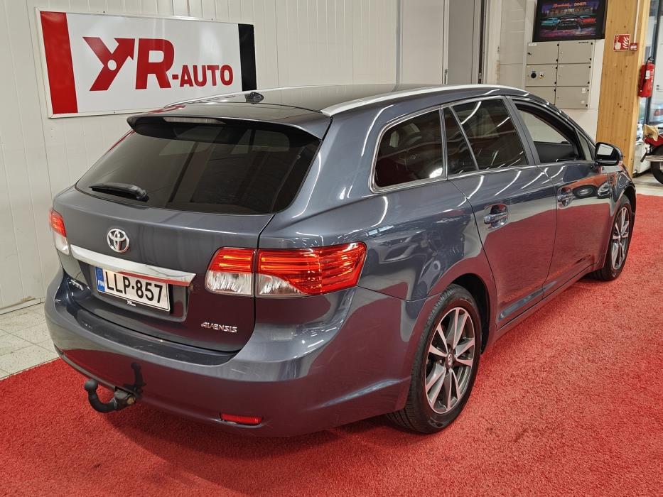 TOYOTA Avensis 2013