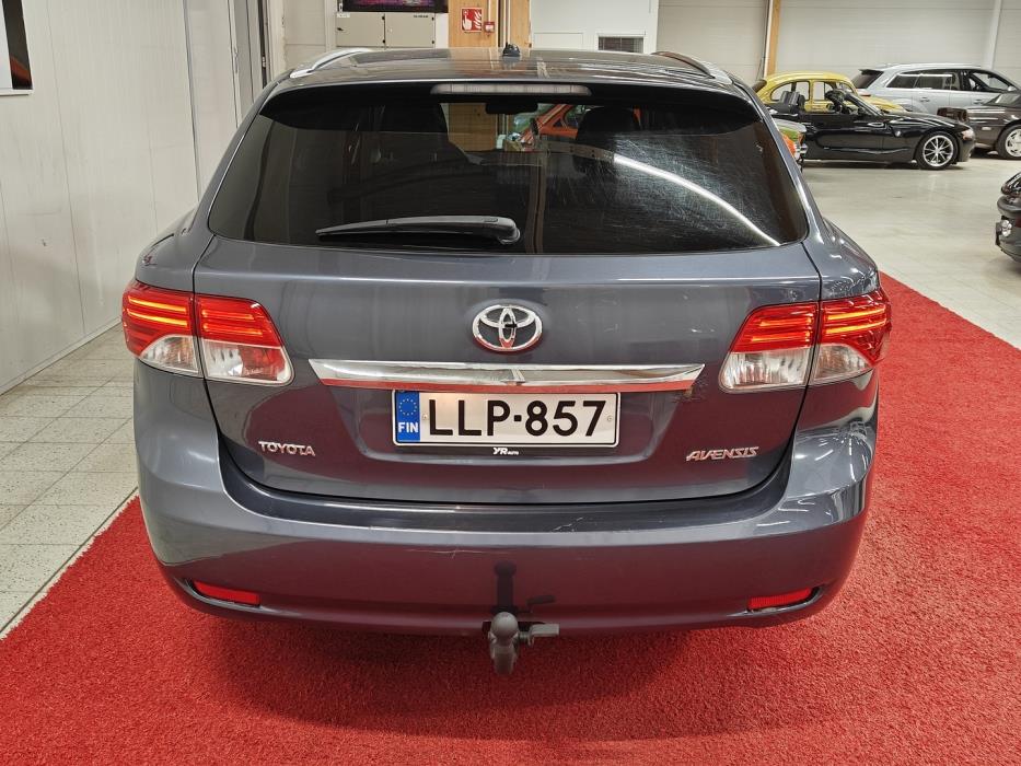 TOYOTA Avensis 2013