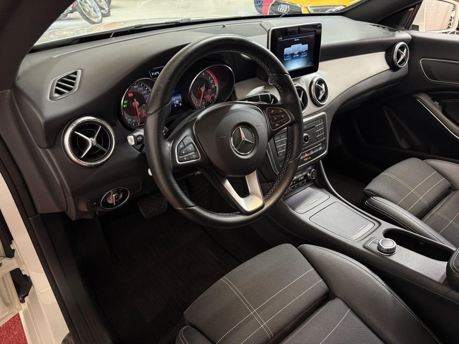 MERCEDES-BENZ CLA 2016