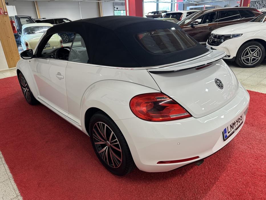 VOLKSWAGEN Beetle 2016