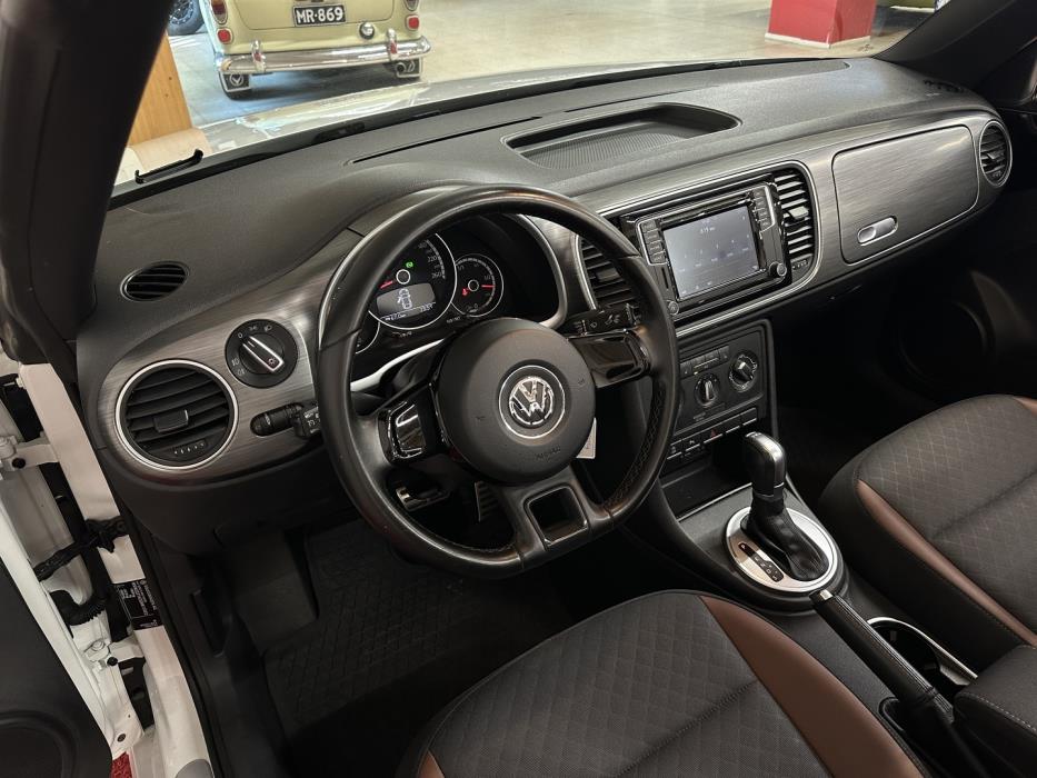 VOLKSWAGEN Beetle 2016
