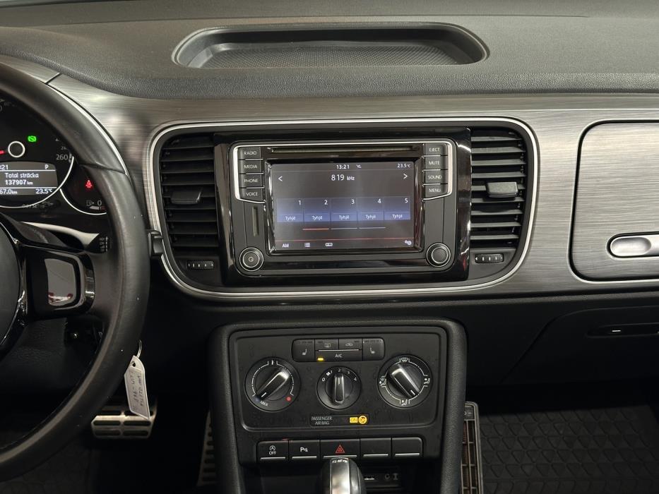 VOLKSWAGEN Beetle 2016