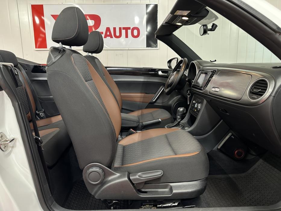 VOLKSWAGEN Beetle 2016