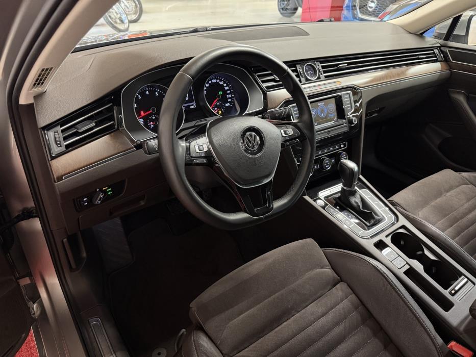 VOLKSWAGEN Passat 2016