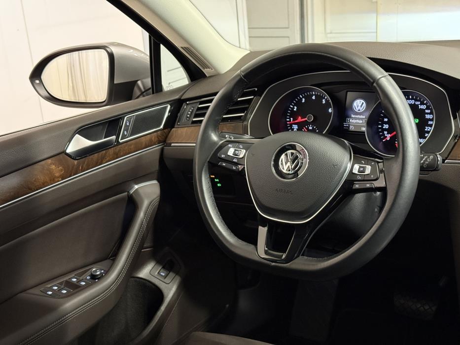 VOLKSWAGEN Passat 2016