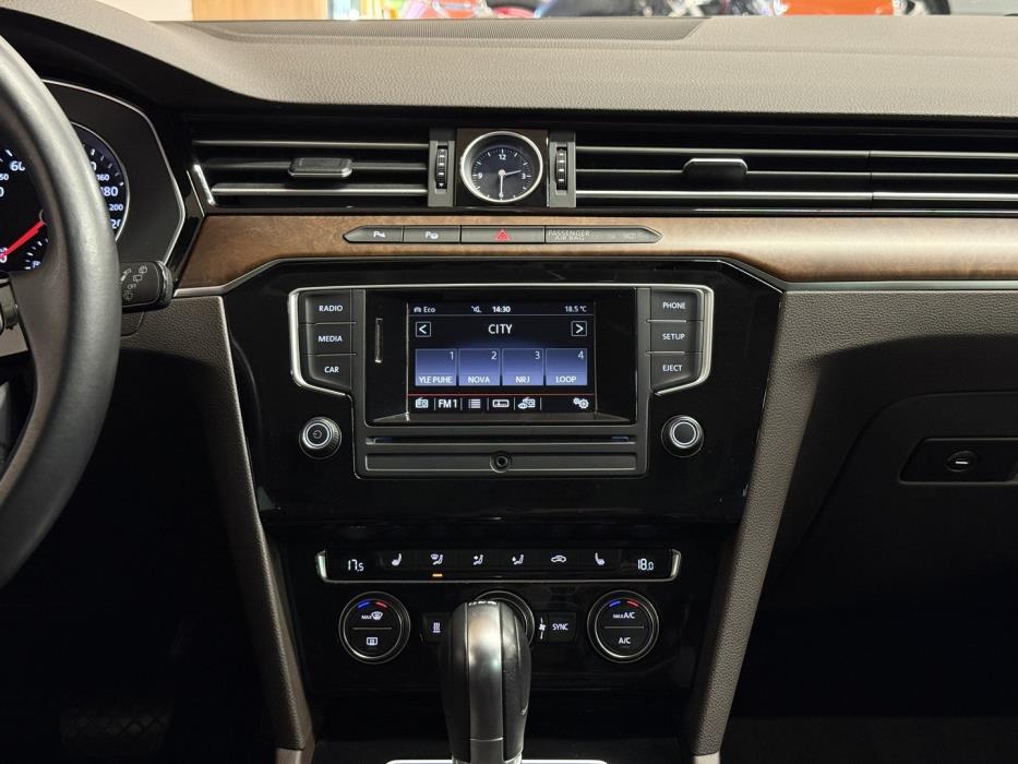 VOLKSWAGEN Passat 2016