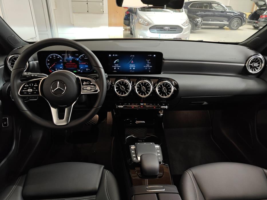 MERCEDES-BENZ A 2023