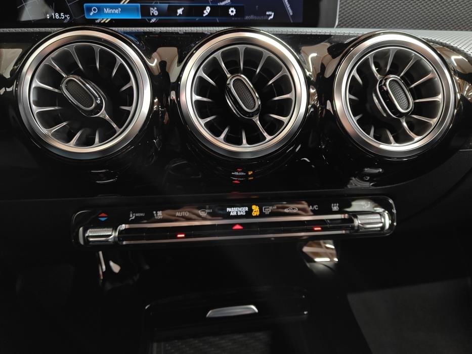 MERCEDES-BENZ A 2023