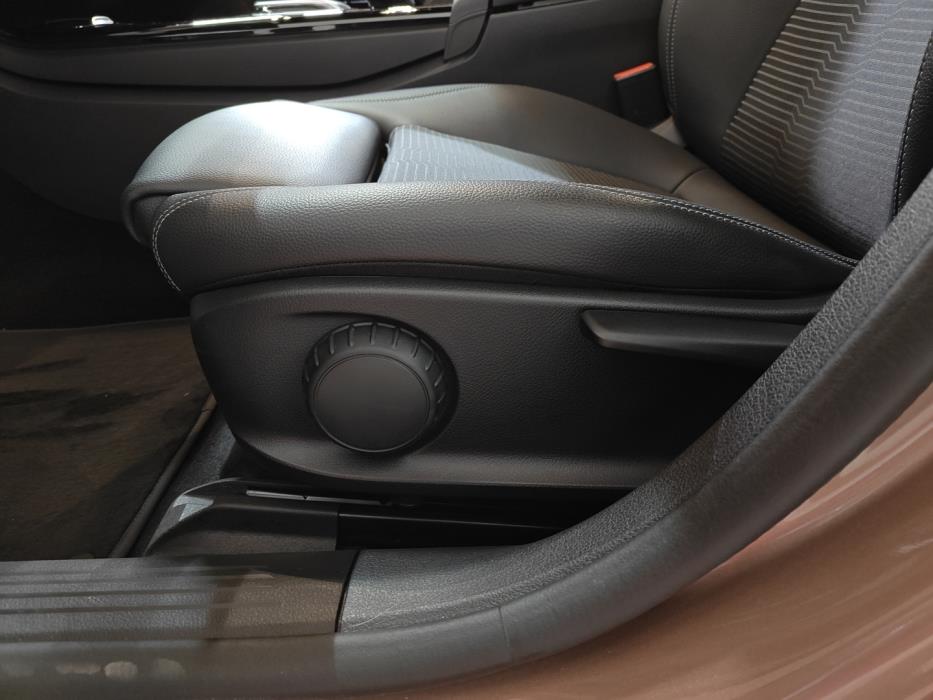 MERCEDES-BENZ A 2023