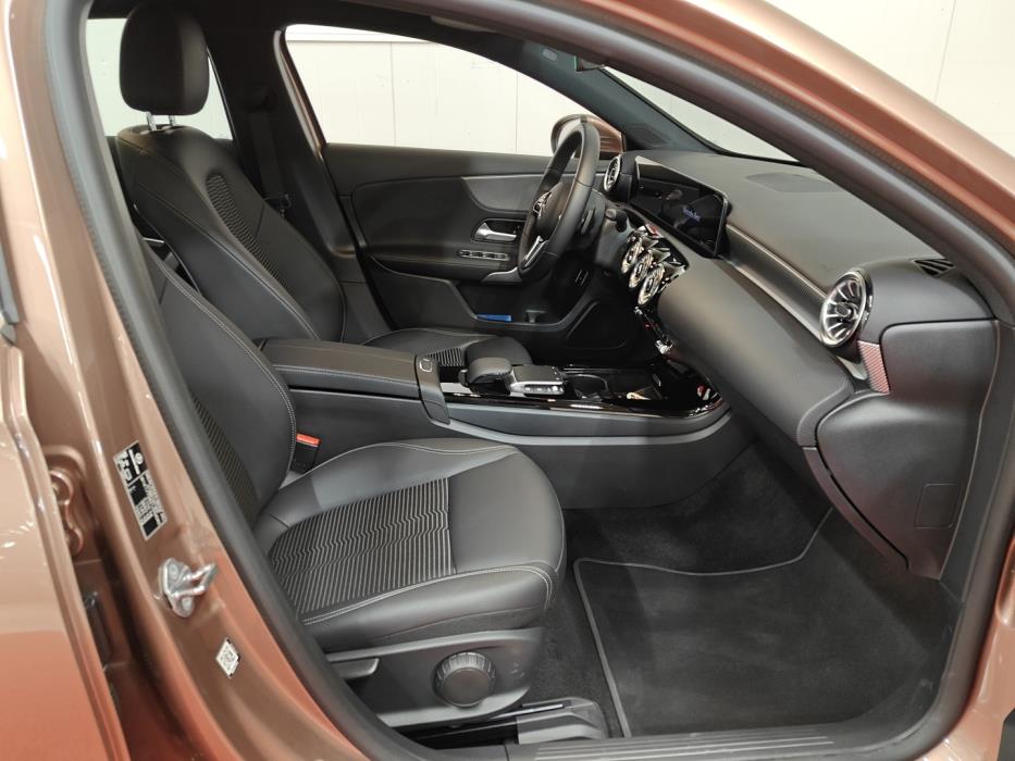 MERCEDES-BENZ A 2023