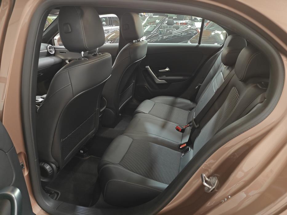 MERCEDES-BENZ A 2023