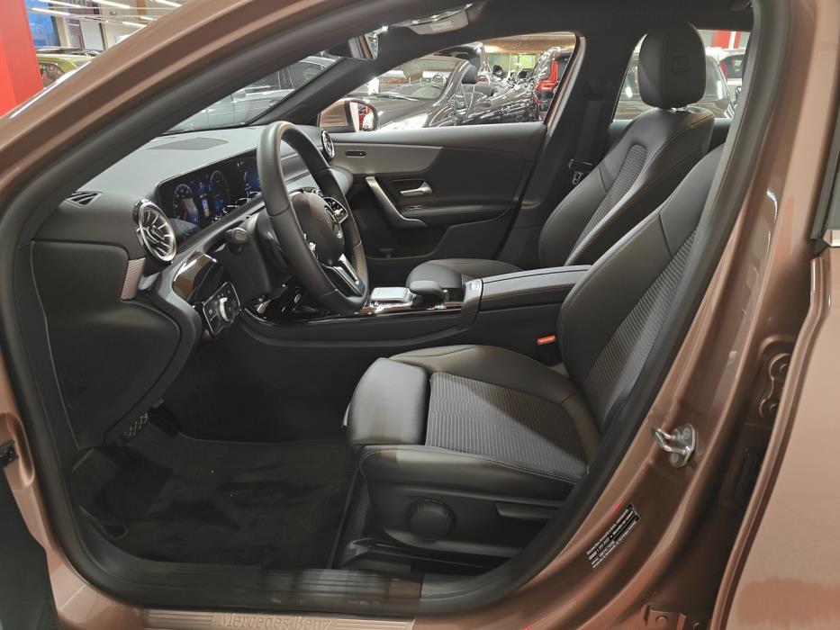 MERCEDES-BENZ A 2023