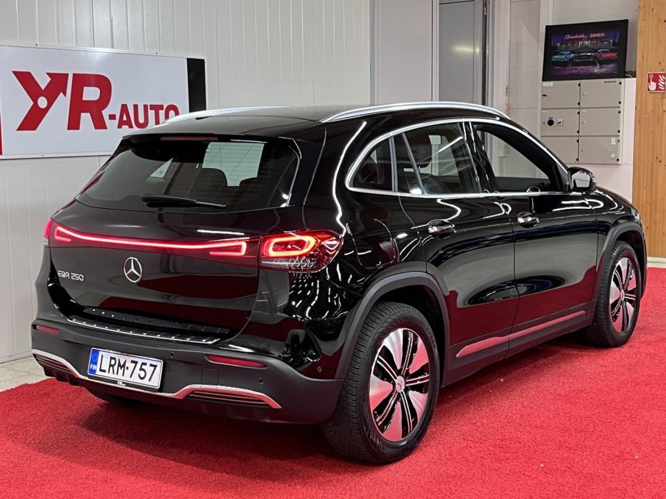 MERCEDES-BENZ EQA 2022