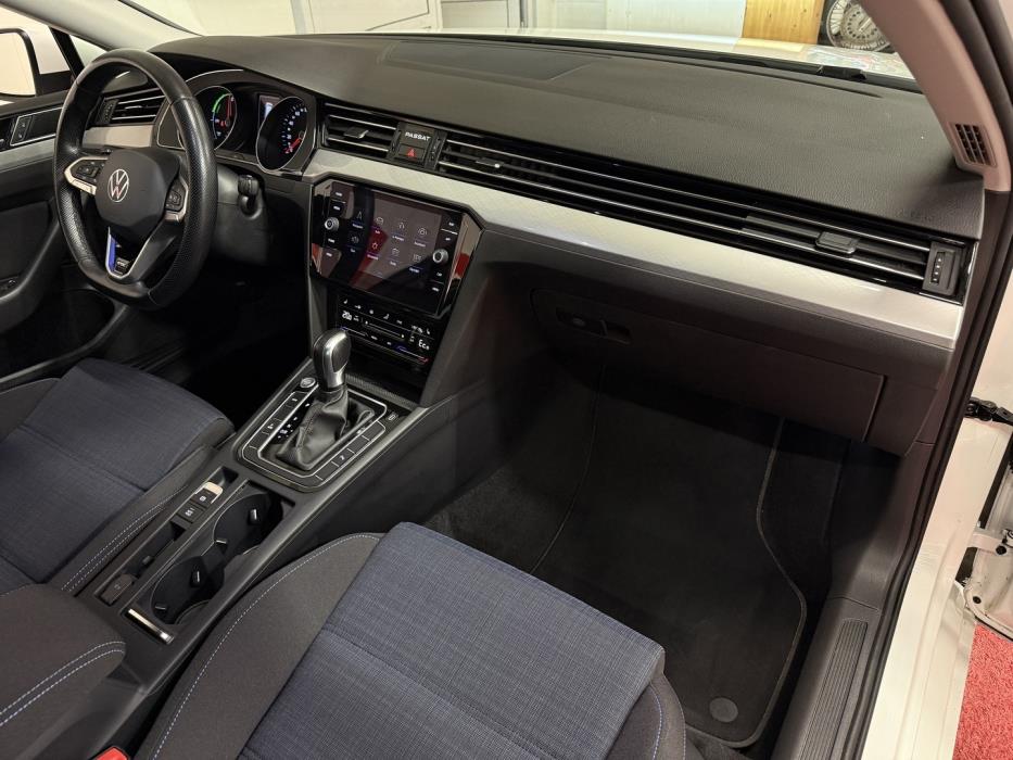 VOLKSWAGEN Passat 2021
