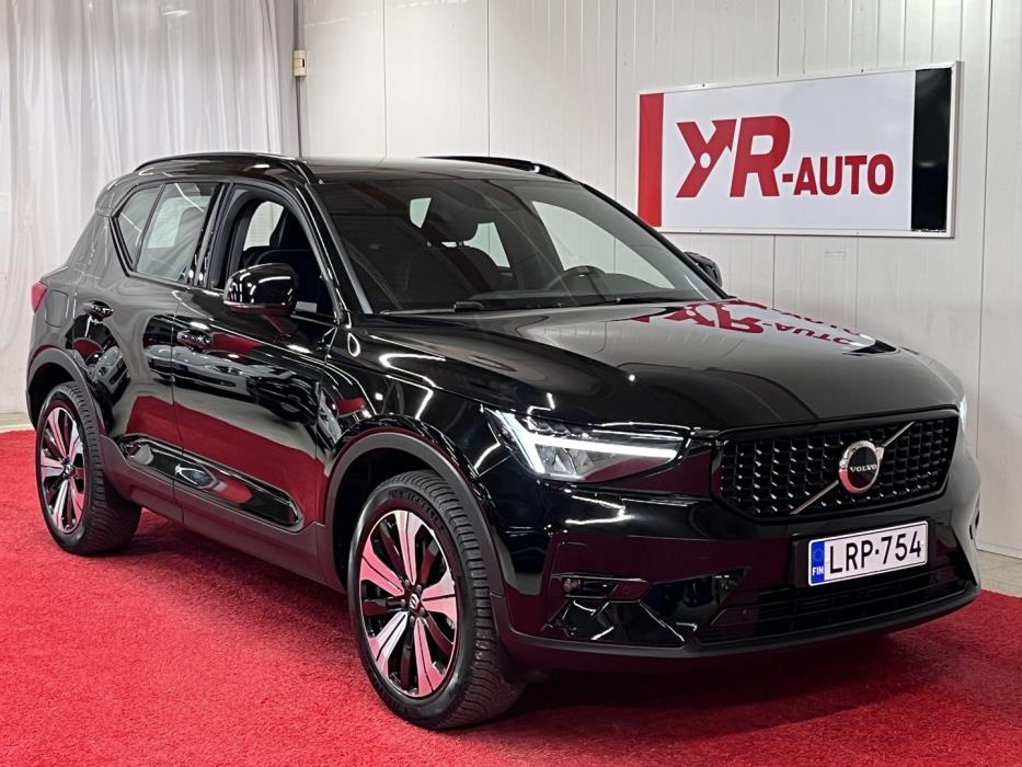 VOLVO XC40 2023