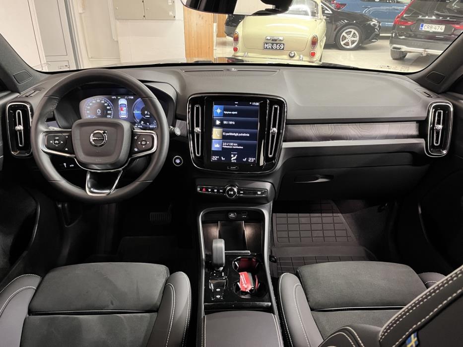 VOLVO XC40 2023