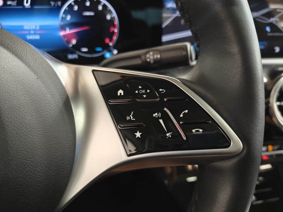 MERCEDES-BENZ A 2023