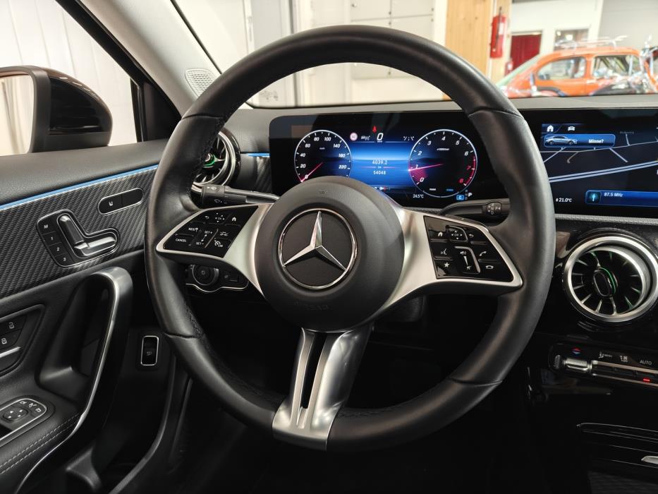 MERCEDES-BENZ A 2023