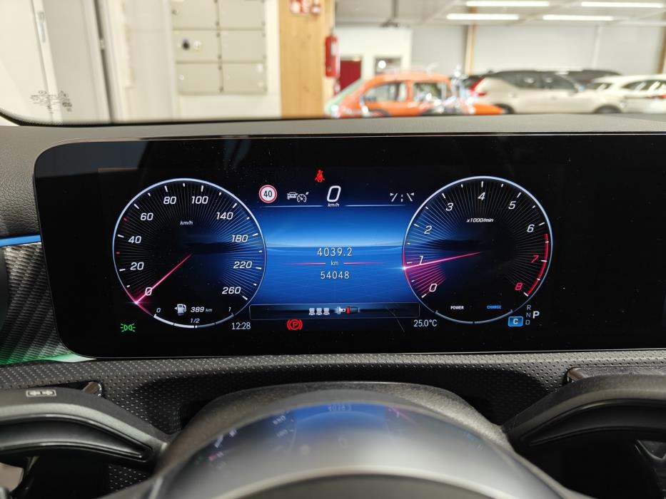 MERCEDES-BENZ A 2023