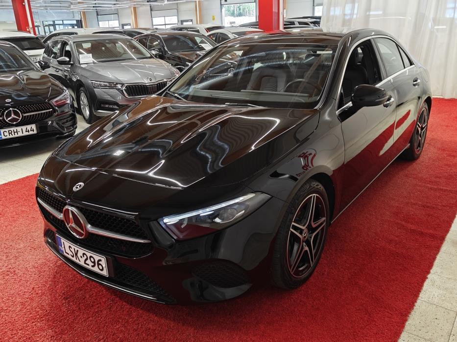 MERCEDES-BENZ A 2023