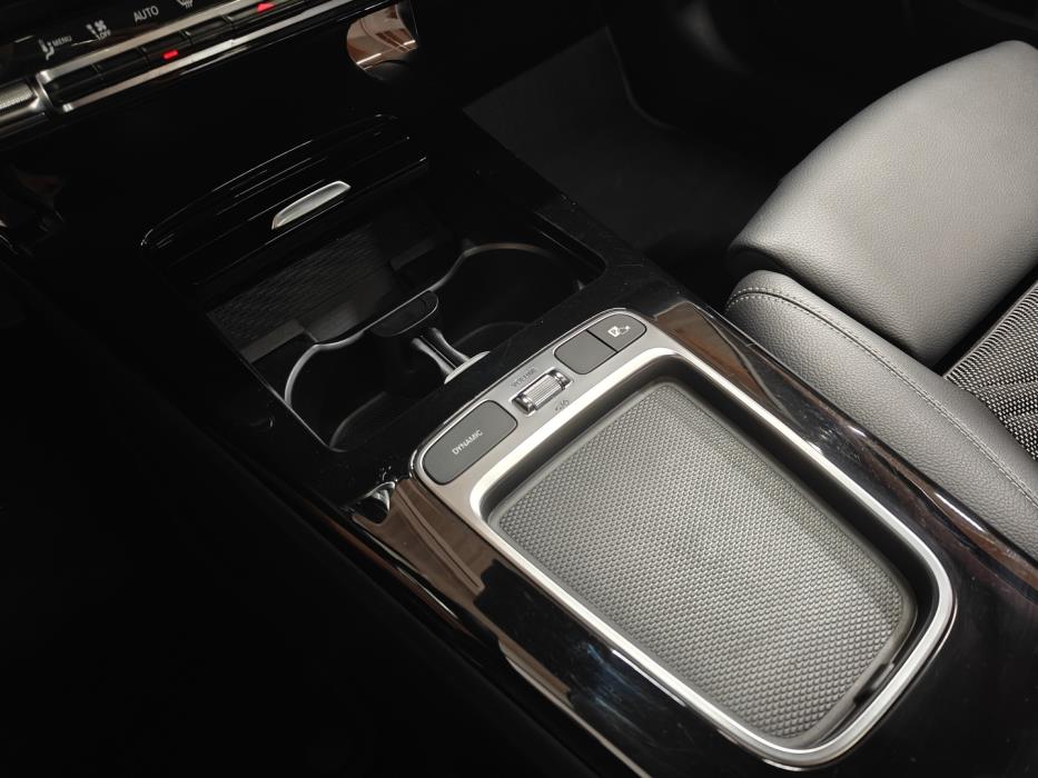 MERCEDES-BENZ A 2023