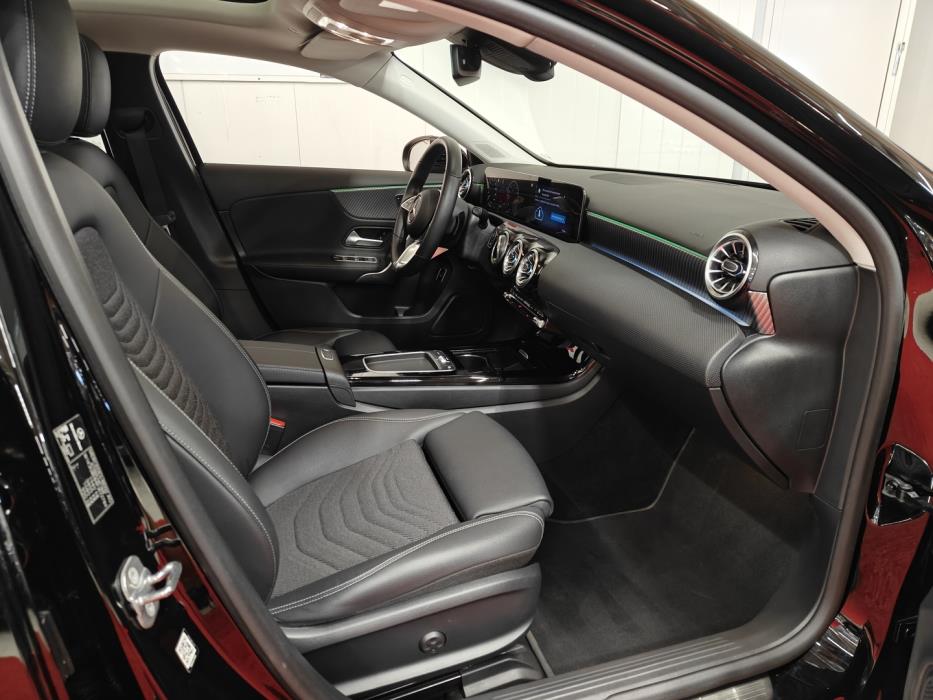 MERCEDES-BENZ A 2023