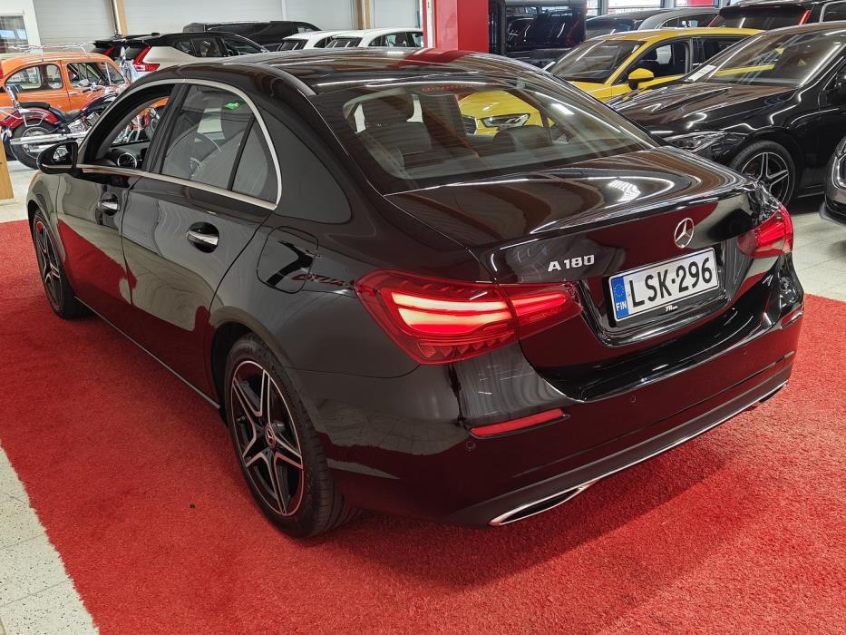 MERCEDES-BENZ A 2023