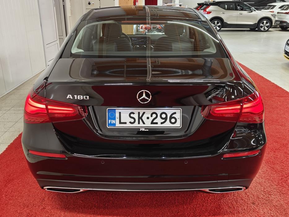 MERCEDES-BENZ A 2023