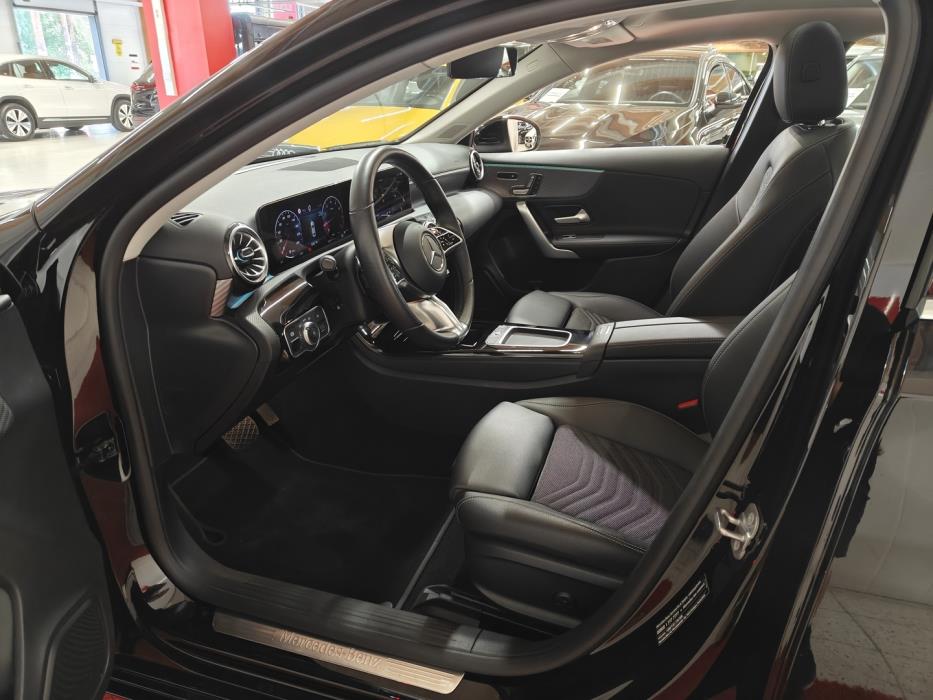 MERCEDES-BENZ A 2023