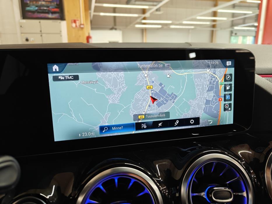 MERCEDES-BENZ EQA 2023