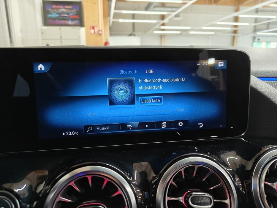 MERCEDES-BENZ EQA 2023