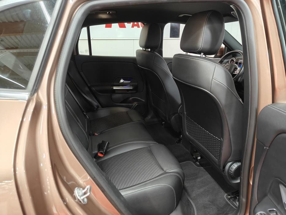 MERCEDES-BENZ EQA 2023