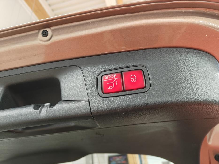 MERCEDES-BENZ EQA 2023