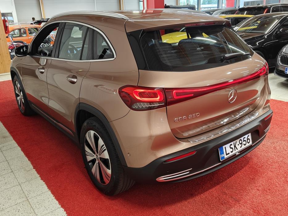 MERCEDES-BENZ EQA 2023