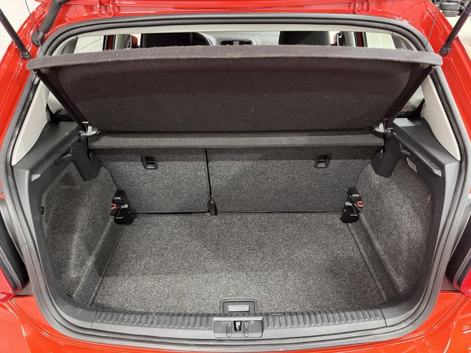 VOLKSWAGEN Polo 2013