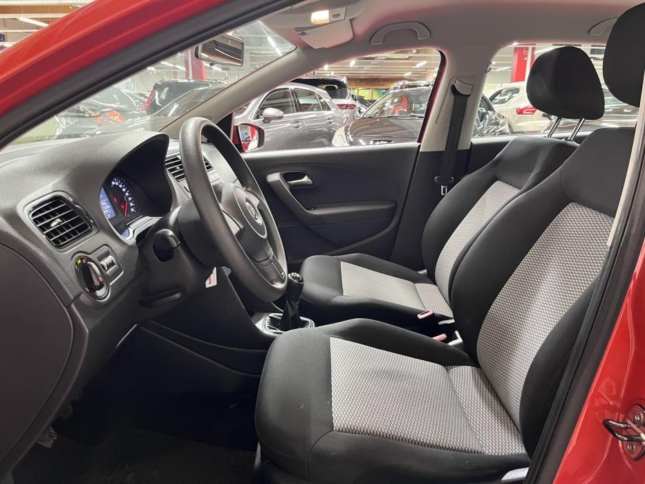 VOLKSWAGEN Polo 2013