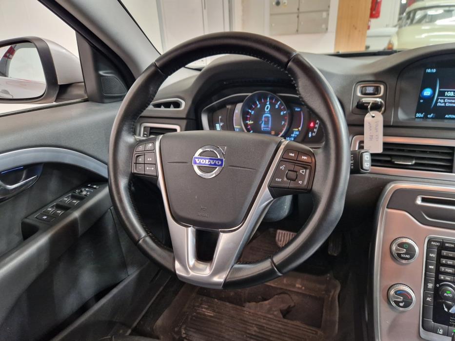 VOLVO V70 2016