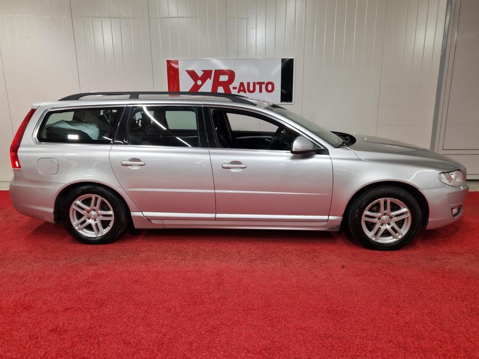 VOLVO V70 2016