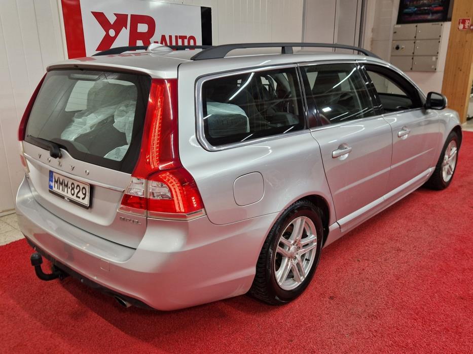 VOLVO V70 2016