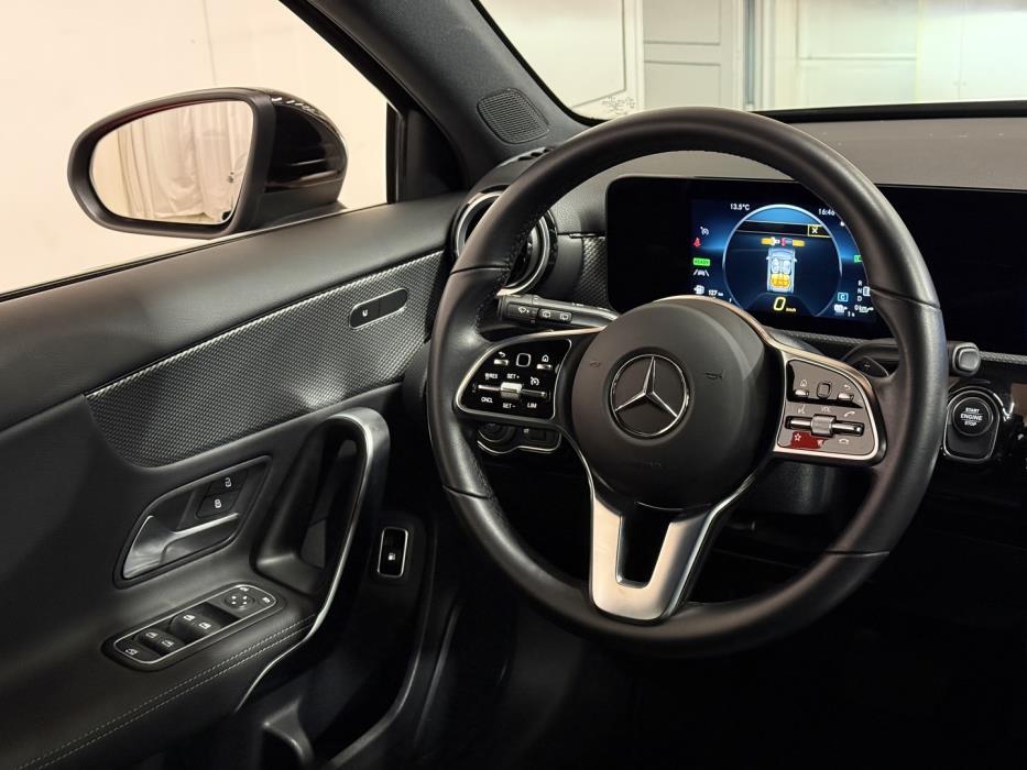 MERCEDES-BENZ A 2023