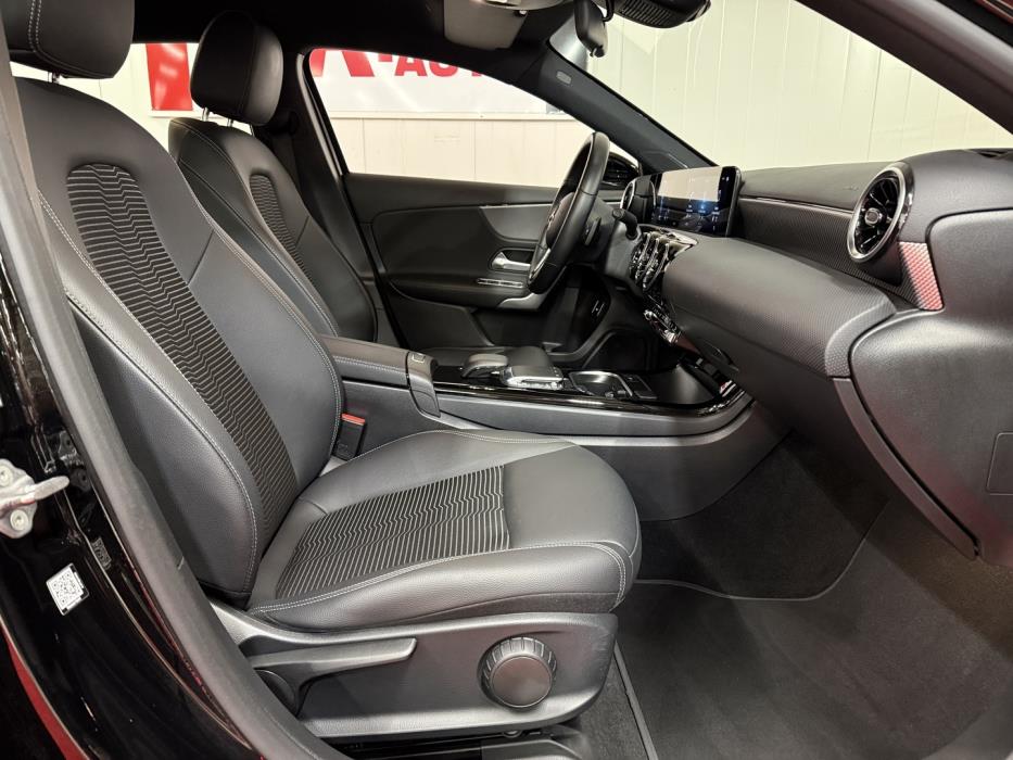 MERCEDES-BENZ A 2023