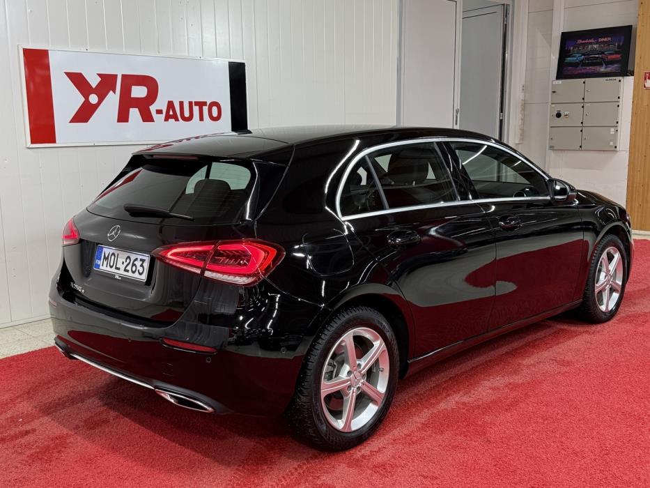 MERCEDES-BENZ A 2023