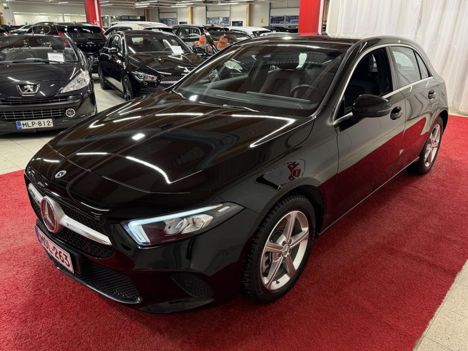 MERCEDES-BENZ A 2023