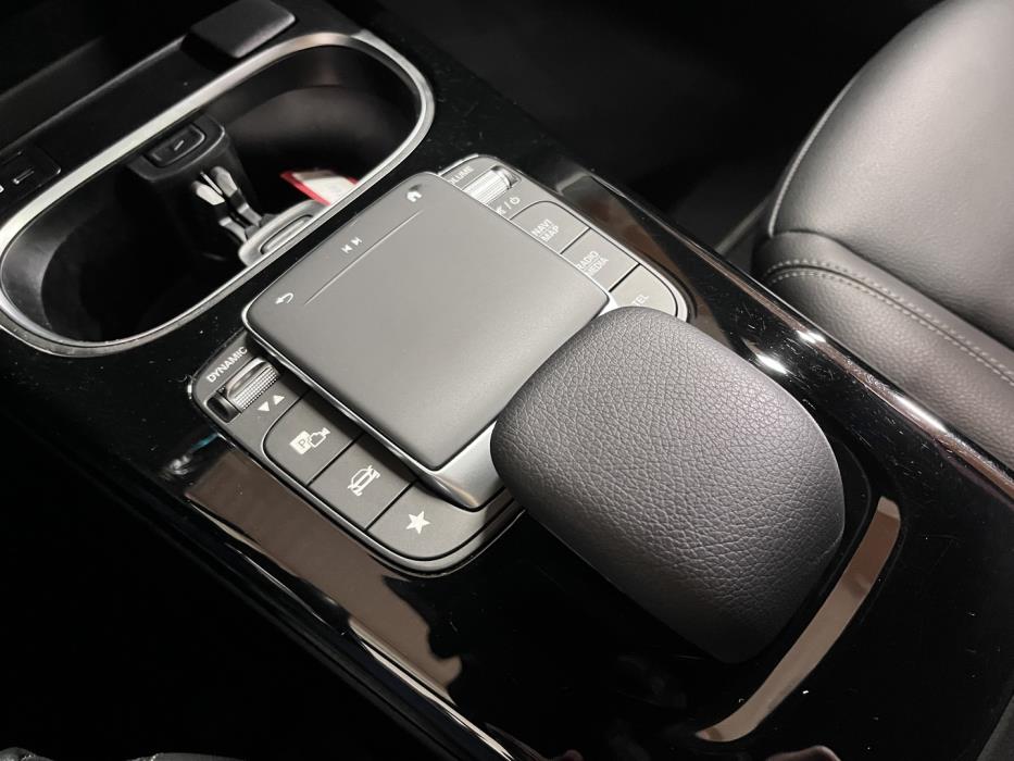 MERCEDES-BENZ A 2023